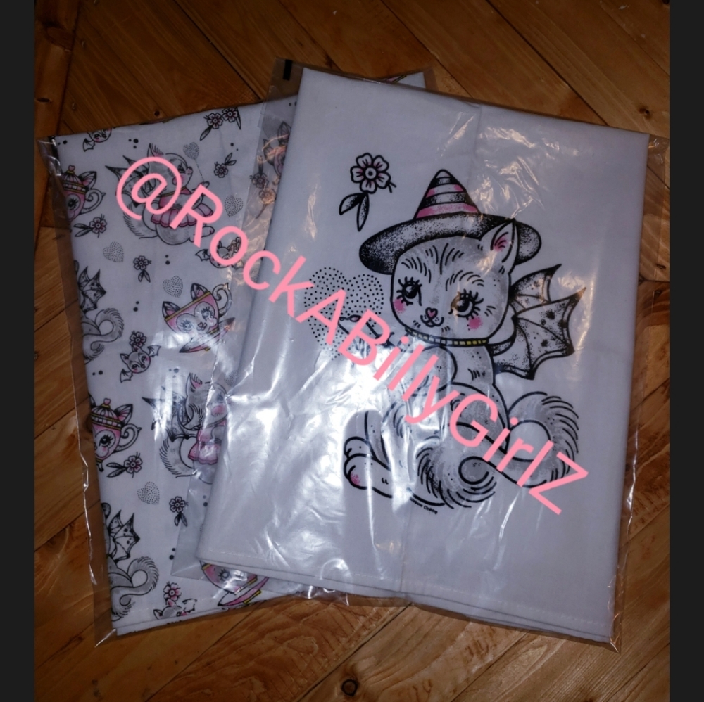 Sourpuss Batty Witch Winged Cat Teapot Hearts Bats Teacups Kitchen Towel 2pc Set